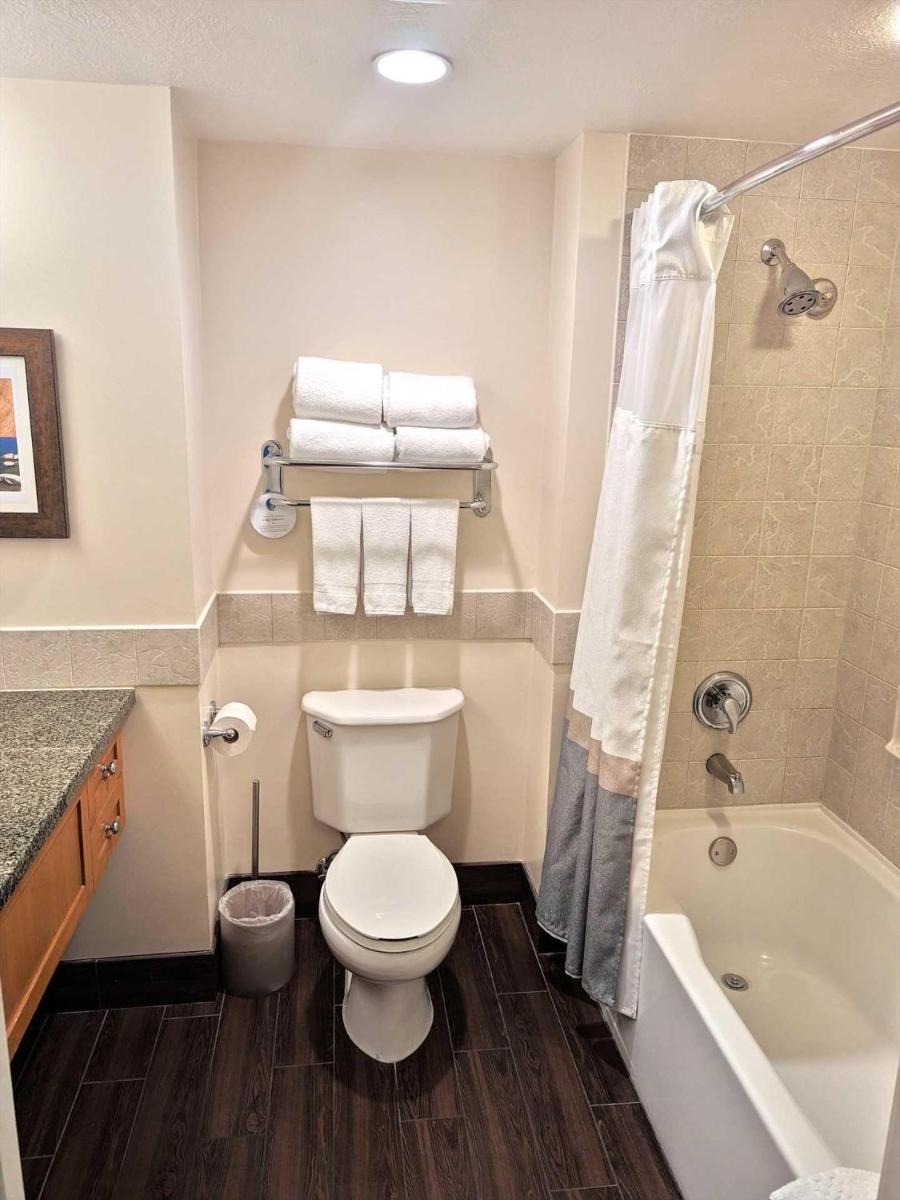 Popular attractions Area Nearby Property